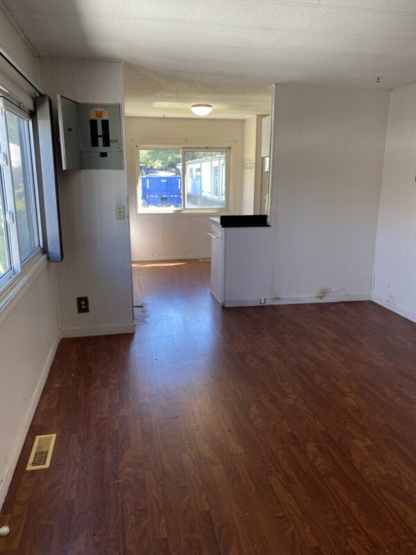 #10 BCG Mobile Home for Sale - Image 3